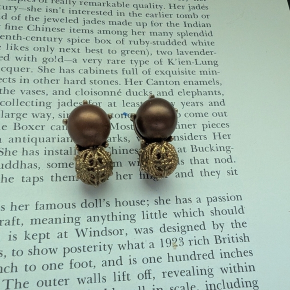 Elegant Gold and Brown Clip-On Earrings - Picture 7 of 7